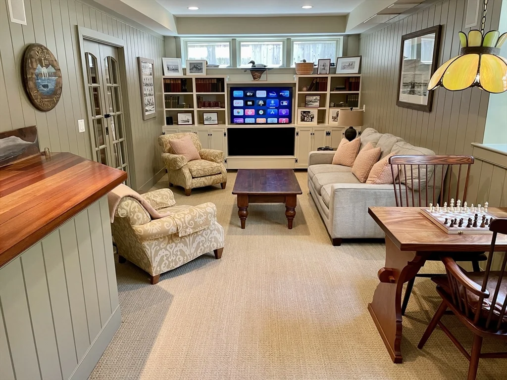 6 bed, 4+ bath apartment for rent at 1 Pochick Ave, Nantucket — photo 33 of 42