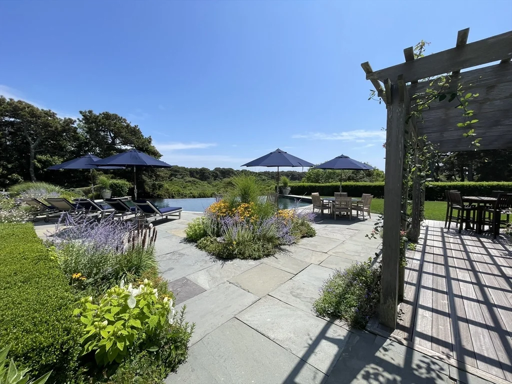 6 bed, 4+ bath apartment for rent at 1 Pochick Ave, Nantucket — photo 4 of 42
