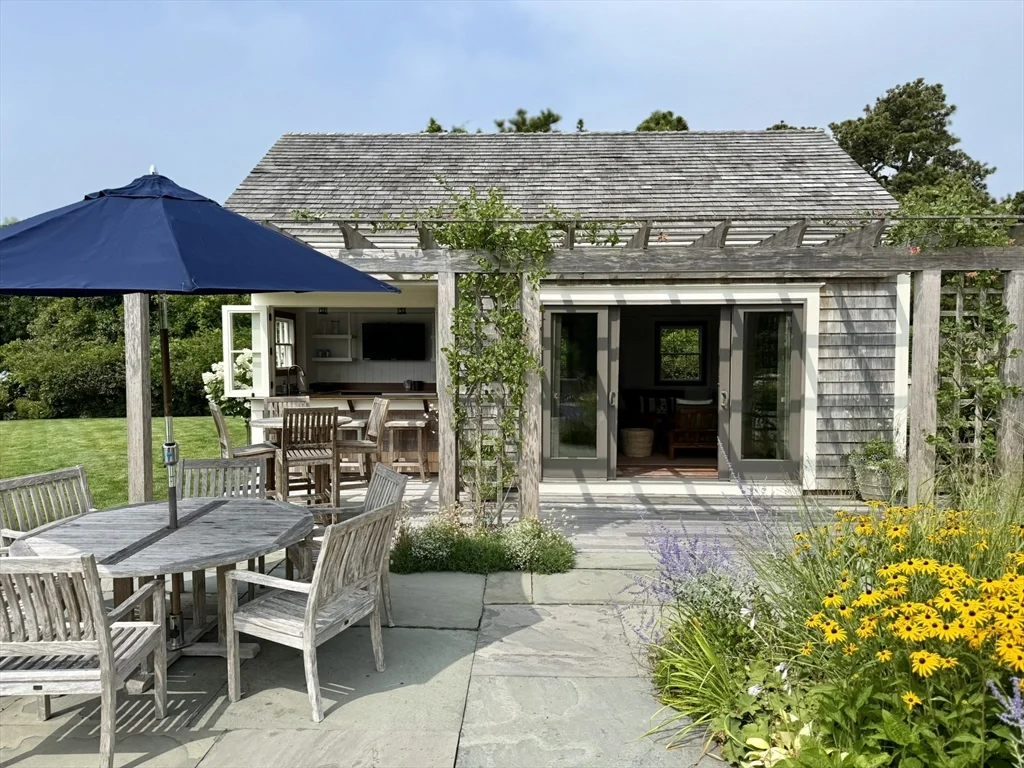 6 bed, 4+ bath apartment for rent at 1 Pochick Ave, Nantucket — photo 34 of 42