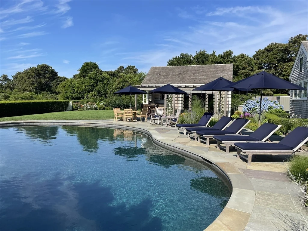 6 bed, 4+ bath apartment for rent at 1 Pochick Ave, Nantucket — photo 1 of 42
