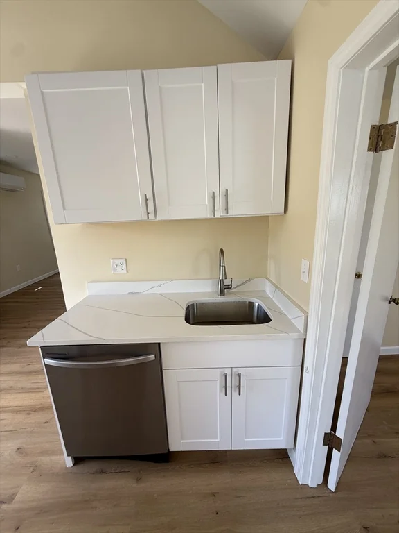 3 bed, 2 bath apartment for rent at 1 Pond Pl Unit 1, Franklin — photo 4 of 12
