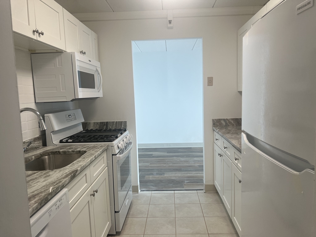 2 bed, 2 bath apartment for rent at 1 Pond St Unit 10E, Winthrop — photo 5 of 16