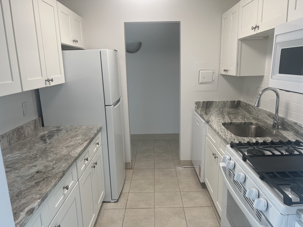 2 bed, 2 bath apartment for rent at 1 Pond St Unit 10E, Winthrop — photo 6 of 16