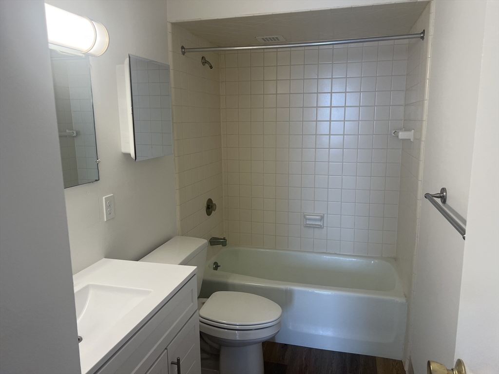 2 bed, 2 bath apartment for rent at 1 Pond St Unit 10E, Winthrop — photo 10 of 16