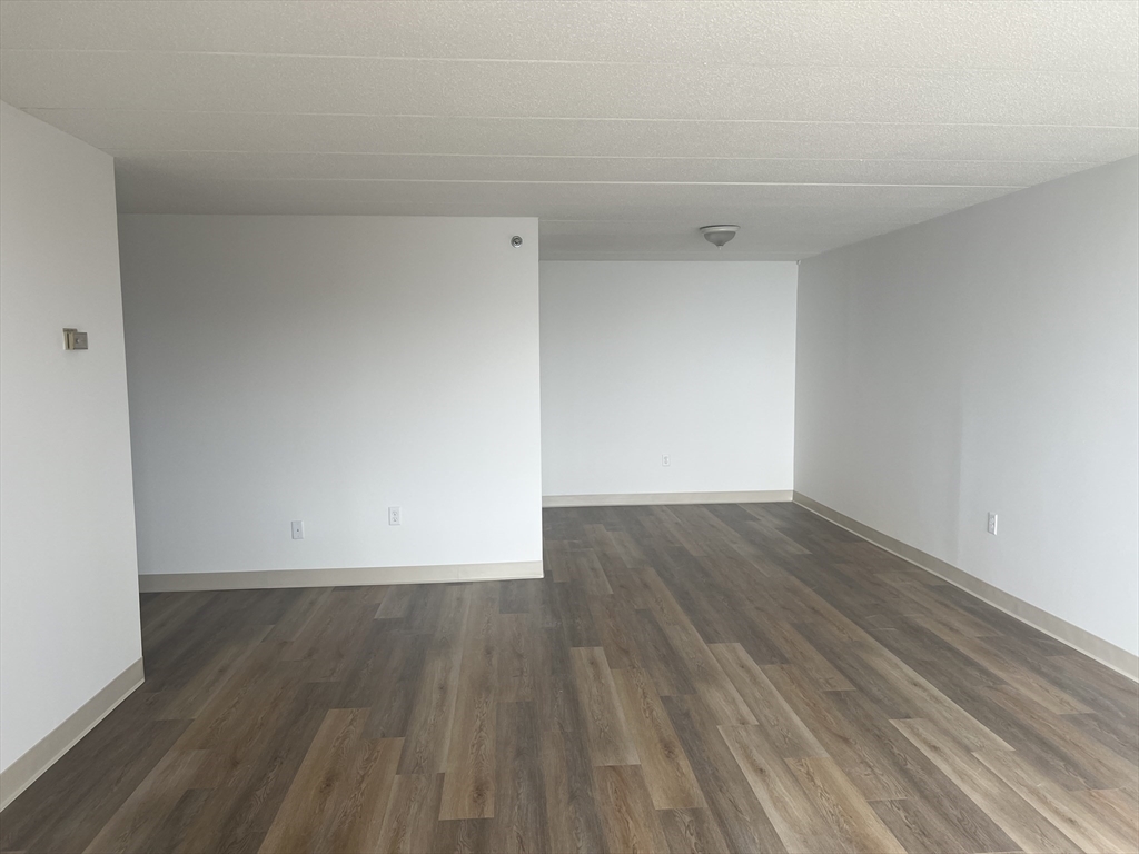 2 bed, 2 bath apartment for rent at 1 Pond St Unit 10E, Winthrop — photo 4 of 16