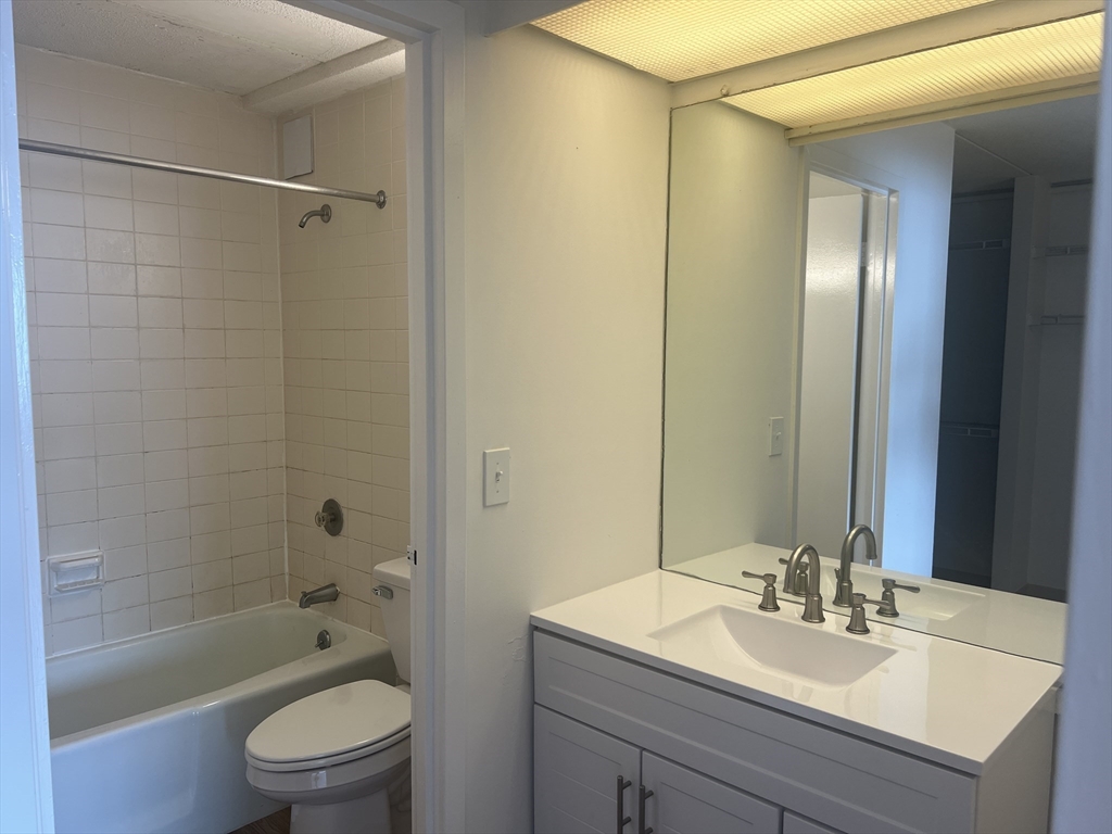 2 bed, 2 bath apartment for rent at 1 Pond St Unit 10E, Winthrop — photo 14 of 16