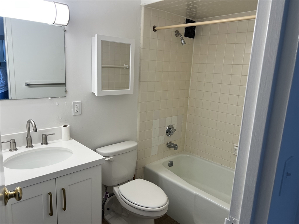 1 bed, 1 bath apartment for rent at 1 Pond St Unit 10K, Winthrop — photo 7 of 11