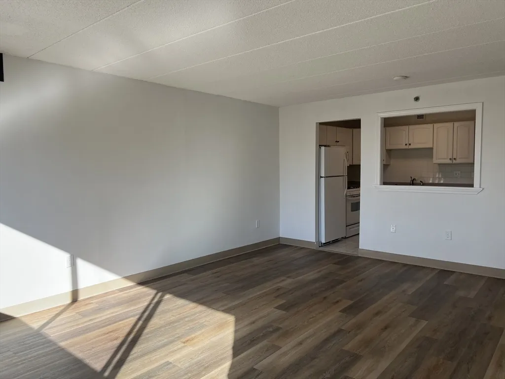 1 bed, 1 bath apartment for rent at 1 Pond St Unit 10B, Winthrop — photo 6 of 11