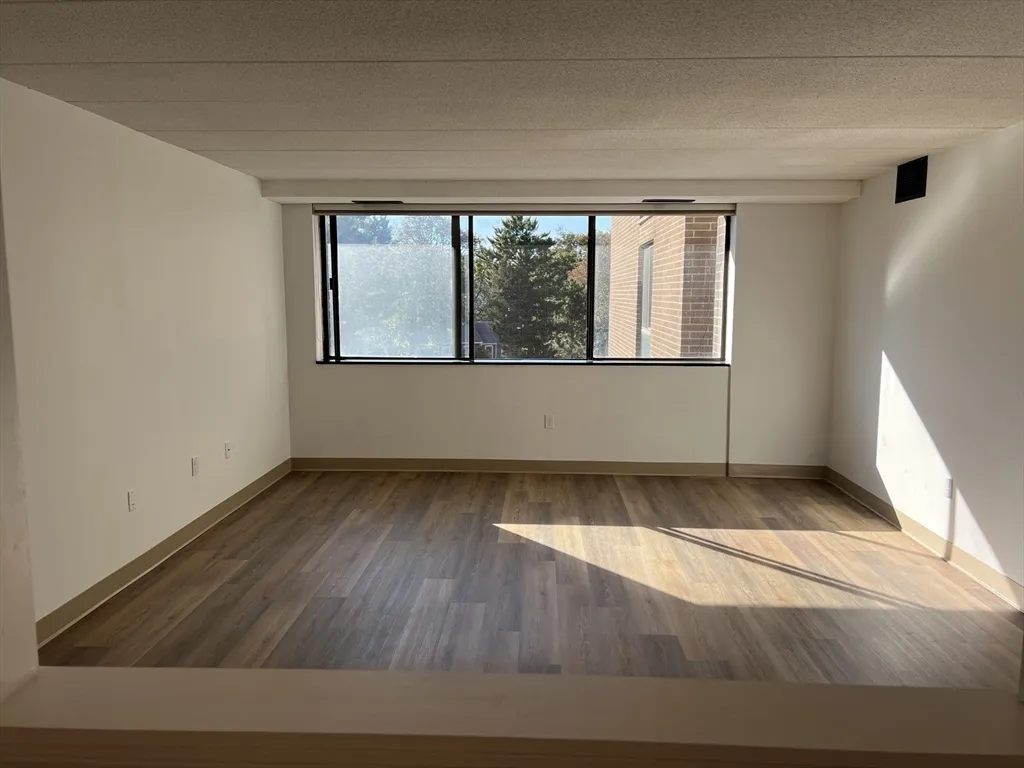 1 bed, 1 bath apartment for rent at 1 Pond St Unit 10B, Winthrop — photo 4 of 11