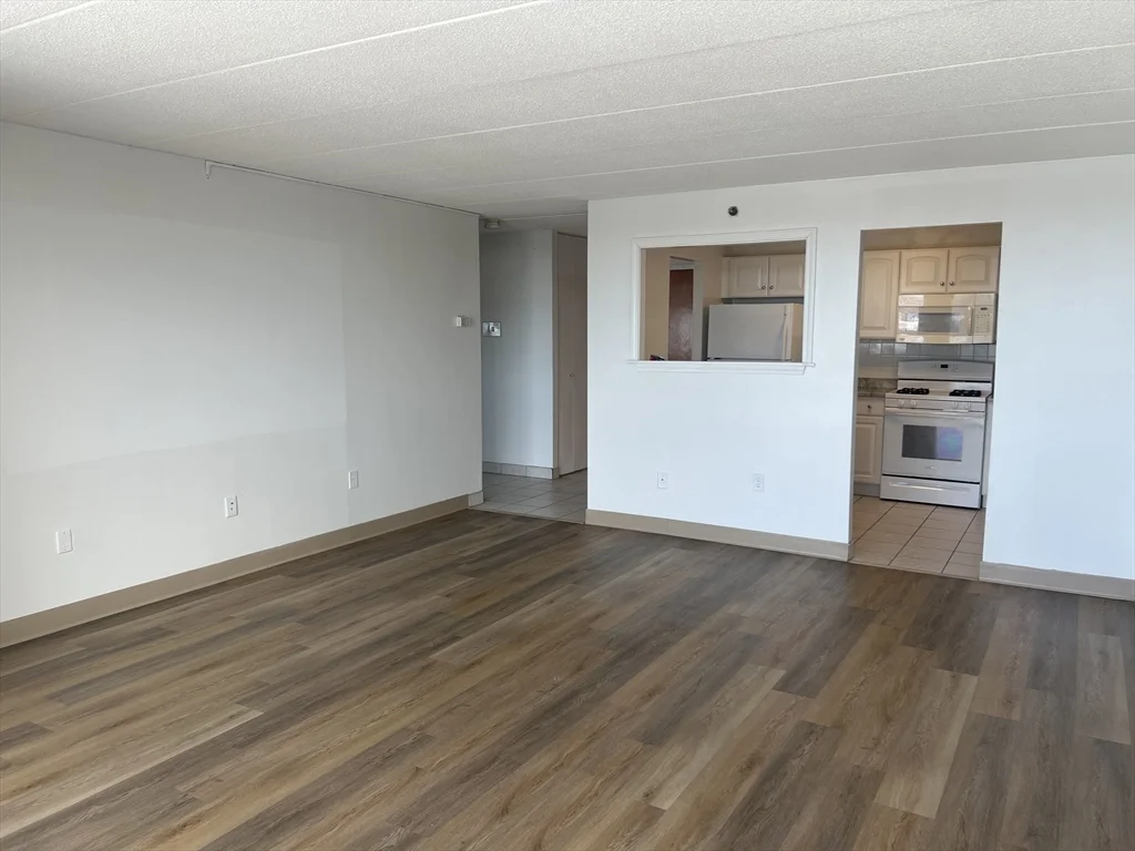 1 bed, 1 bath apartment for rent at 1 Pond St Unit 10M, Winthrop — photo 7 of 12