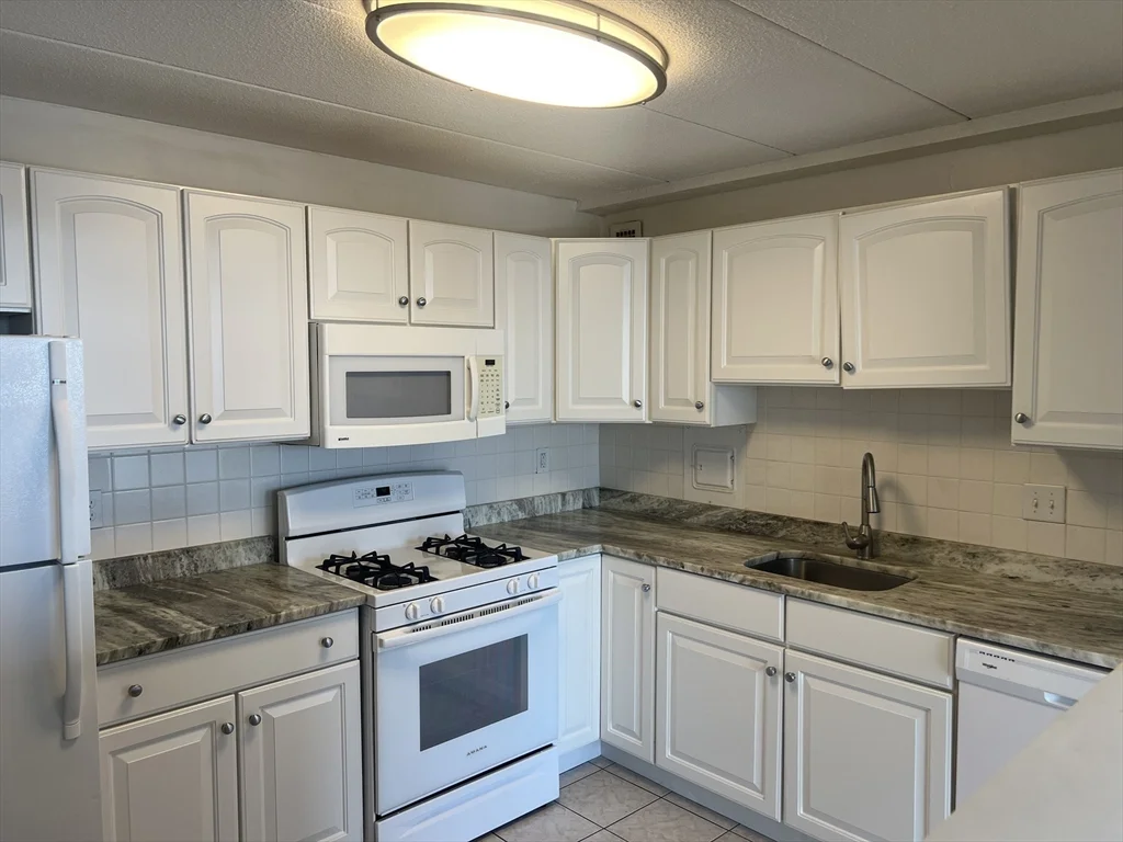 1 bed, 1 bath apartment for rent at 1 Pond St Unit 10M, Winthrop — photo 5 of 12