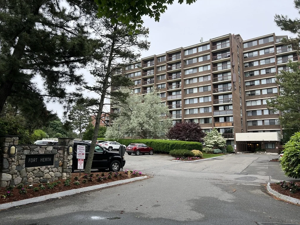 1 bed, 1 bath apartment for rent at 1 Pond St Unit 10M, Winthrop — photo 1 of 12