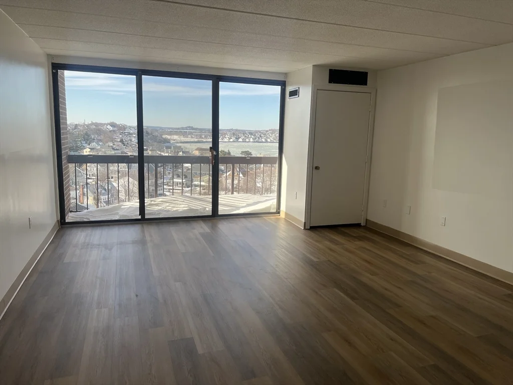 1 bed, 1 bath apartment for rent at 1 Pond St Unit 10M, Winthrop — photo 2 of 12