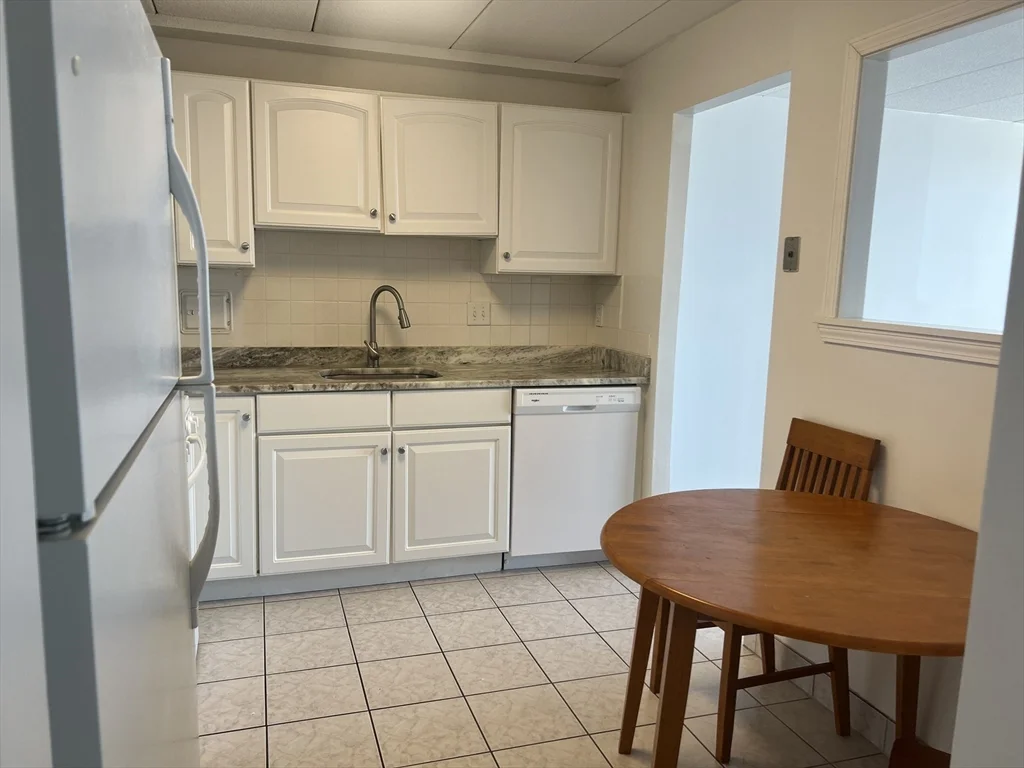 1 bed, 1 bath apartment for rent at 1 Pond St Unit 10M, Winthrop — photo 6 of 12