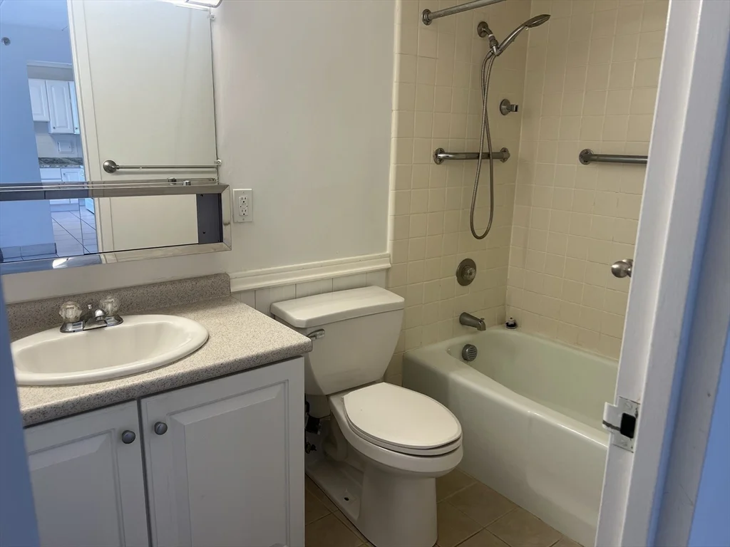 1 bed, 1 bath apartment for rent at 1 Pond St Unit 10M, Winthrop — photo 10 of 12