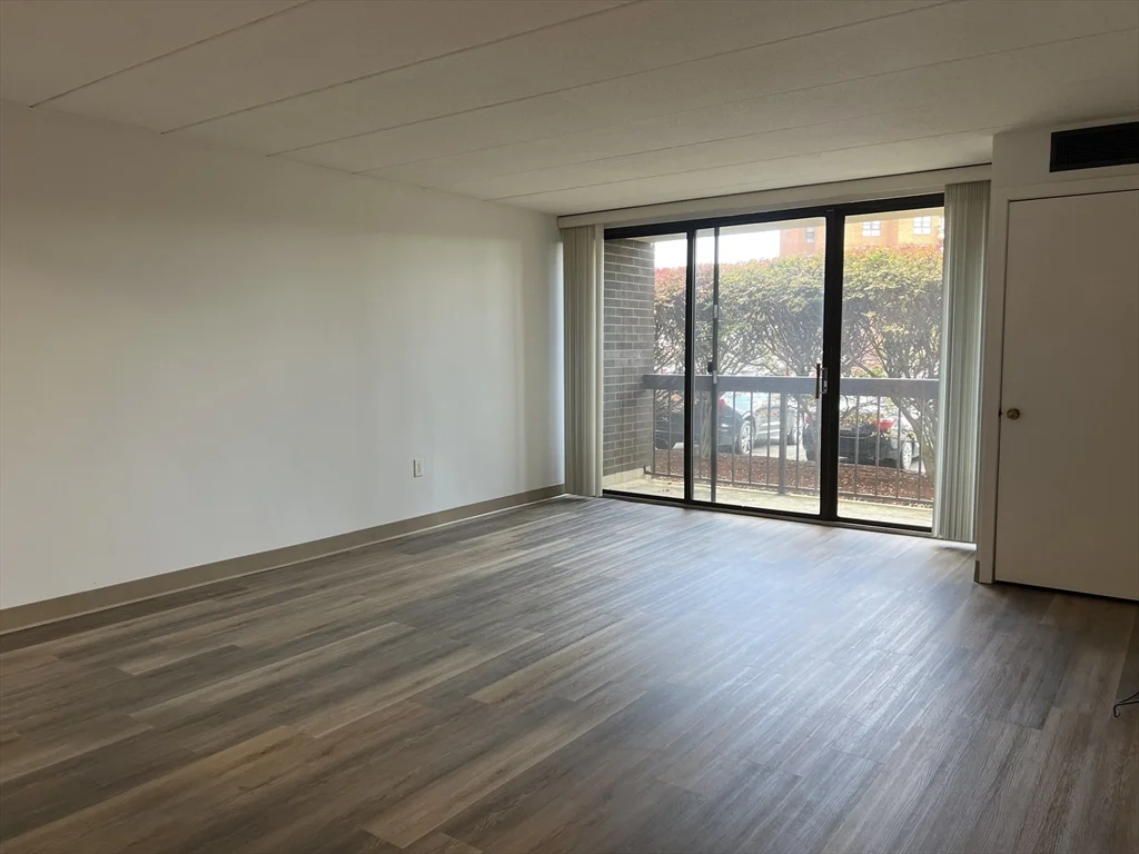 1 bed, 1 bath apartment for rent at 1 Pond St Unit 1J, Winthrop — photo 4 of 12