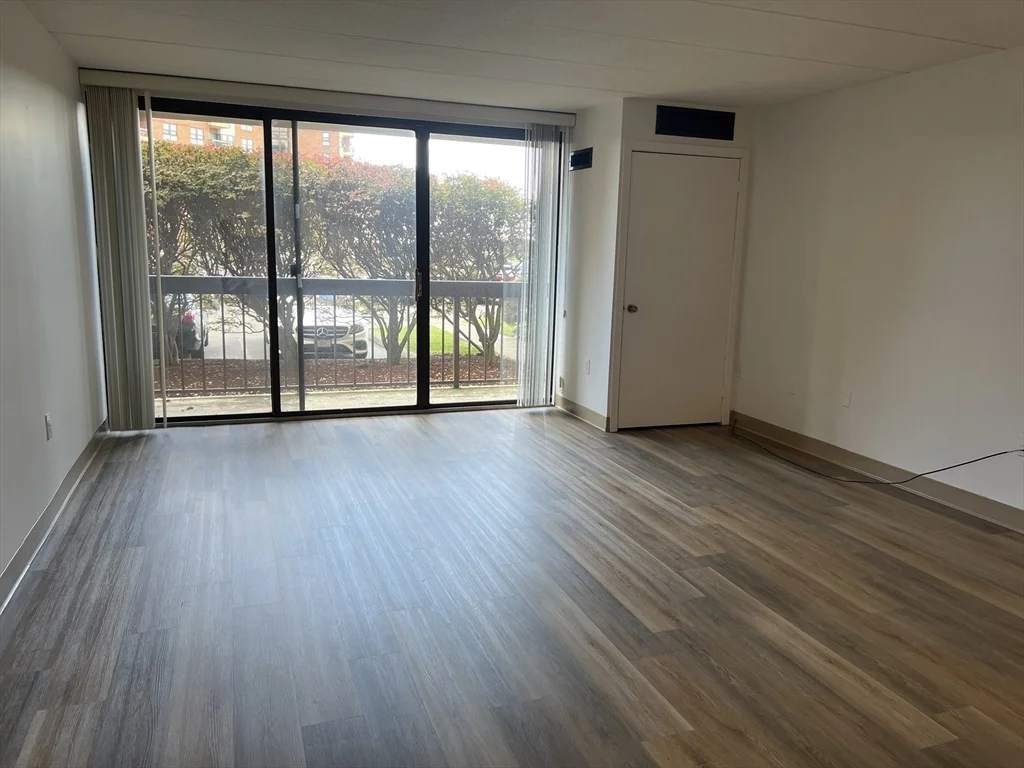 1 bed, 1 bath apartment for rent at 1 Pond St Unit 1J, Winthrop — photo 5 of 12