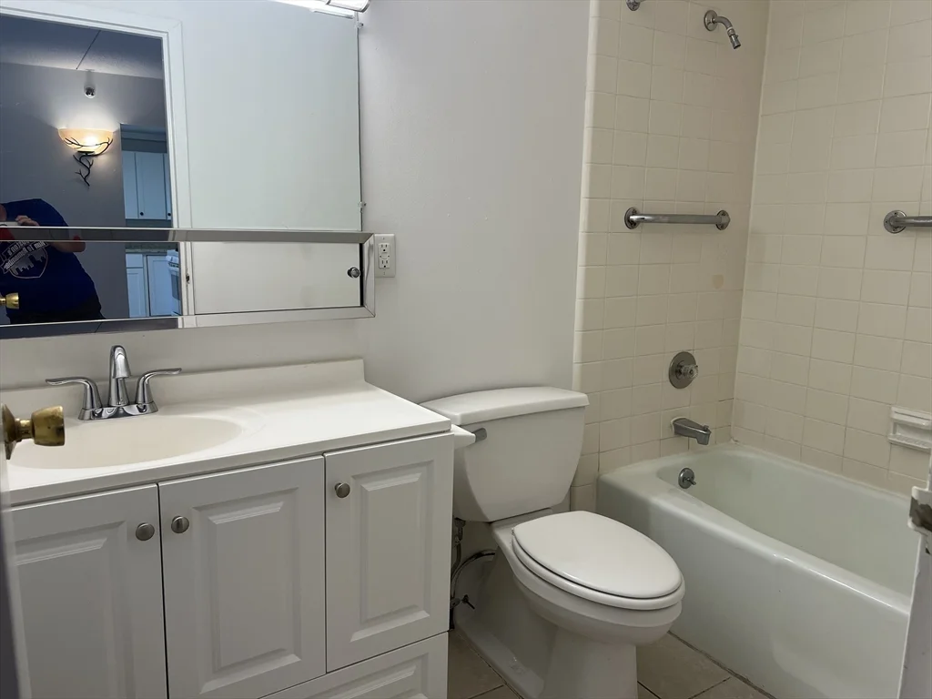 1 bed, 1 bath apartment for rent at 1 Pond St Unit 1J, Winthrop — photo 9 of 12