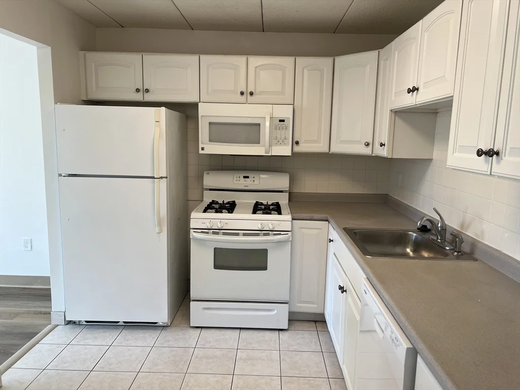 1 bed, 1 bath apartment for rent at 1 Pond St Unit 3B, Winthrop — photo 6 of 11