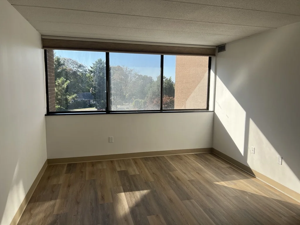 1 bed, 1 bath apartment for rent at 1 Pond St Unit 3B, Winthrop — photo 7 of 11