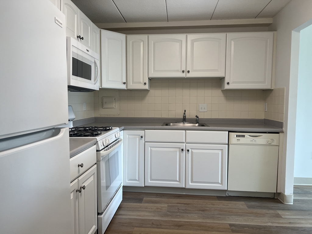 1 bed, 1 bath apartment for rent at 1 Pond St Unit 3K, Winthrop — photo 6 of 12