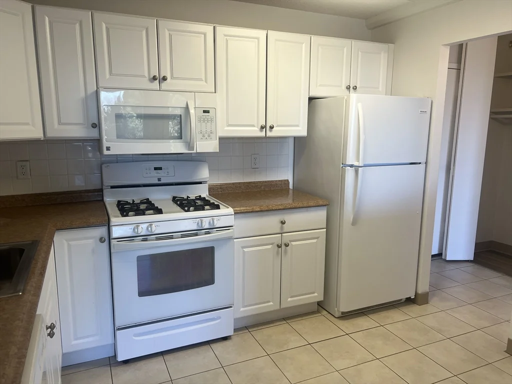 1 bed, 1 bath apartment for rent at 1 Pond St Unit 4D, Winthrop — photo 7 of 9