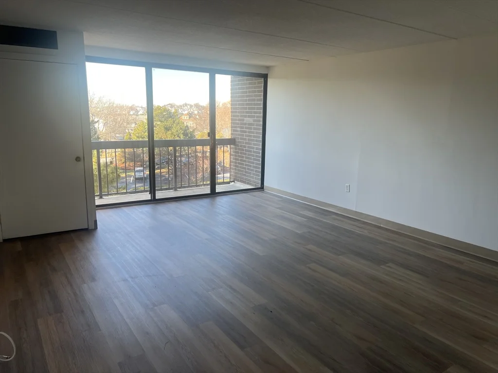 1 bed, 1 bath apartment for rent at 1 Pond St Unit 4D, Winthrop — photo 4 of 9