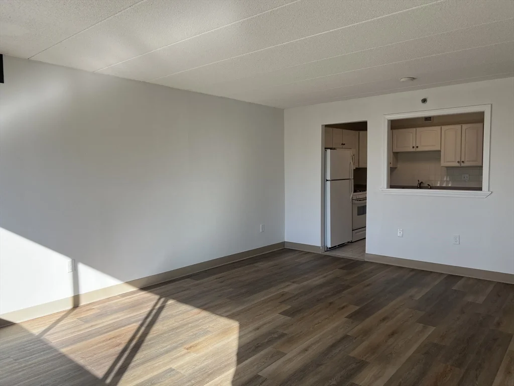 1 bed, 1 bath apartment for rent at 1 Pond St Unit 7B, Winthrop — photo 4 of 11