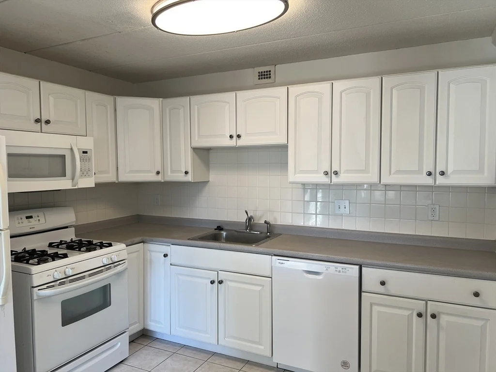 1 bed, 1 bath apartment for rent at 1 Pond St Unit 7B, Winthrop — photo 5 of 11