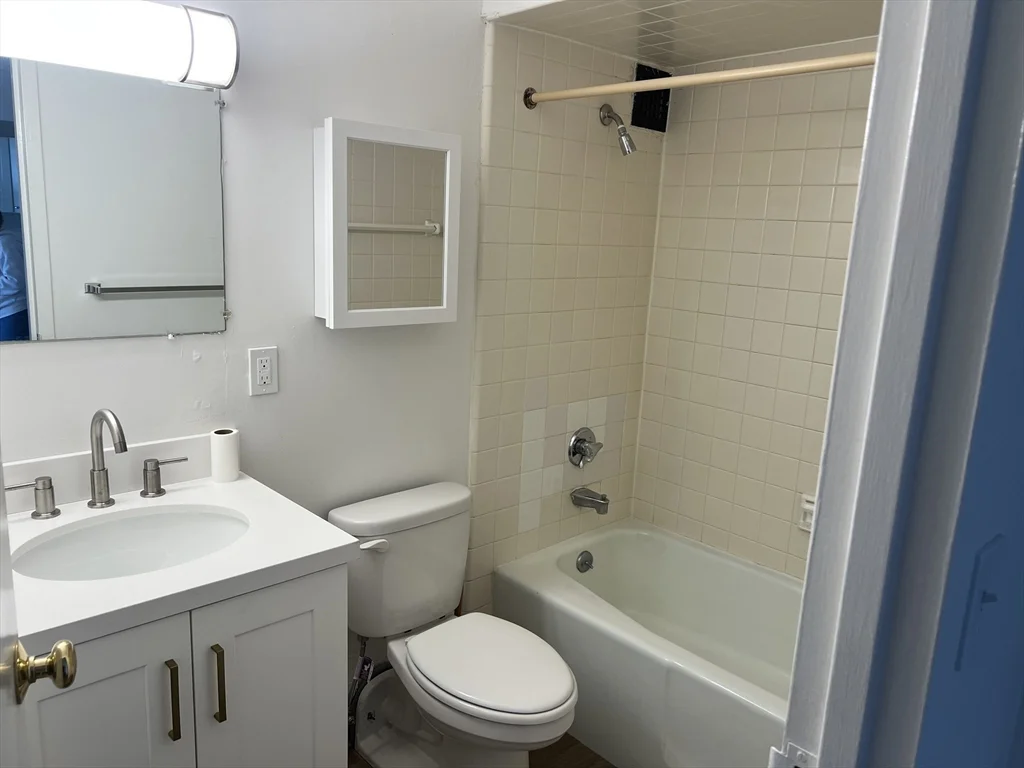 1 bed, 1 bath apartment for rent at 1 Pond St Unit 8K, Winthrop — photo 8 of 14