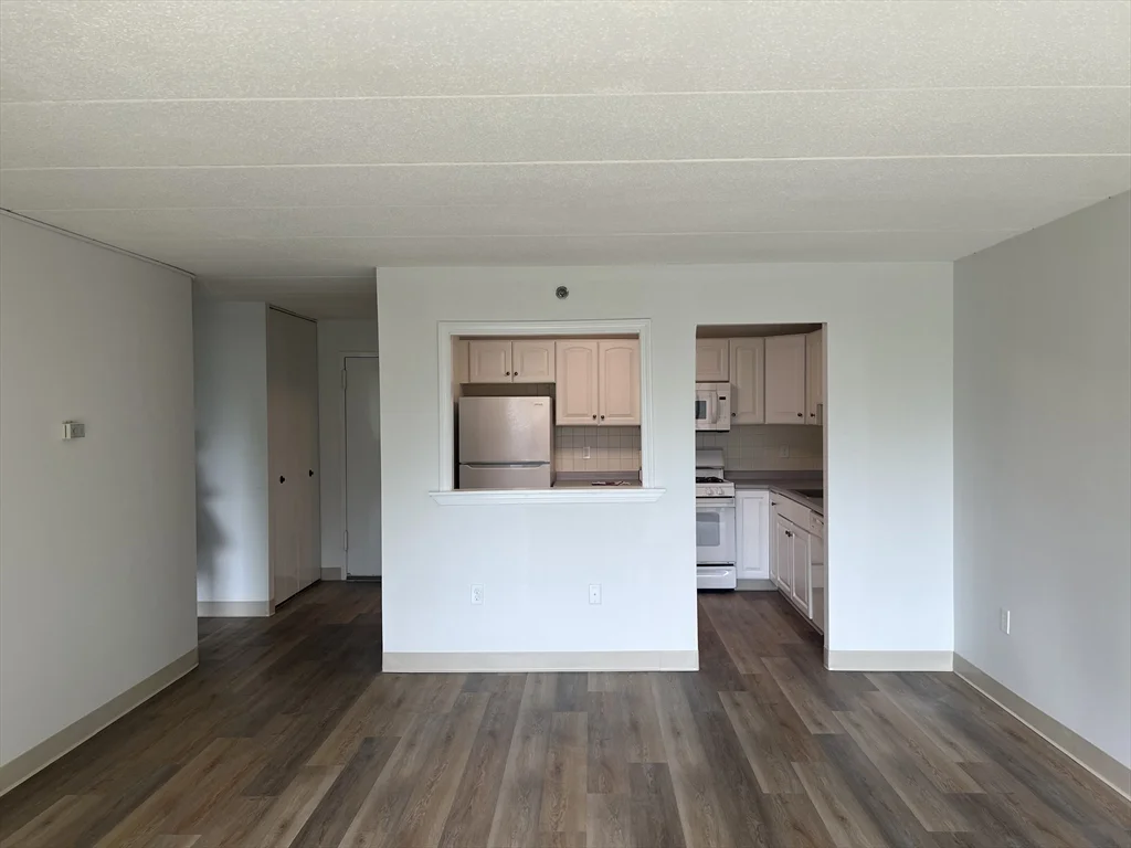 1 bed, 1 bath apartment for rent at 1 Pond St Unit 8K, Winthrop — photo 4 of 14