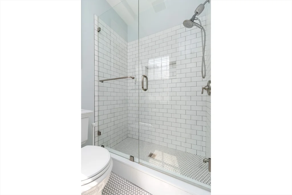 2 bed, 1 bath apartment for rent at 1 Primus Ave Unit 7, Beacon Hill — photo 10 of 15