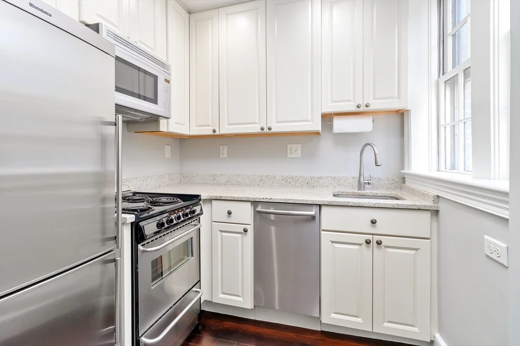 2 bed, 1 bath apartment for rent at 1 Primus Ave Unit 7, Beacon Hill — photo 3 of 15