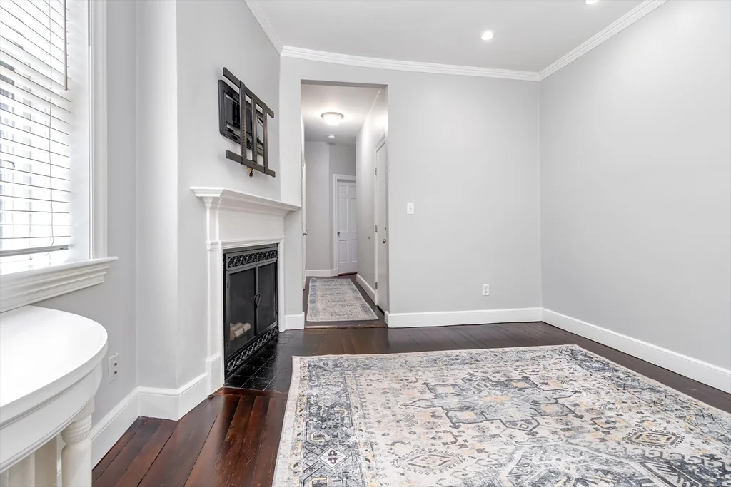 2 bed, 1 bath apartment for rent at 1 Primus Ave Unit 7, Beacon Hill — photo 2 of 15