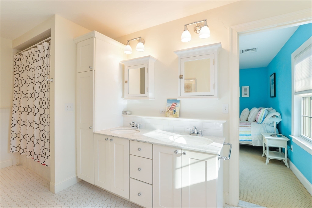 4 bed, 4+ bath apartment for rent at 1 Puddingstone Ln, Acoaxet — photo 27 of 42
