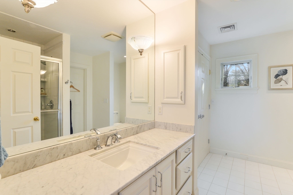 4 bed, 4+ bath apartment for rent at 1 Puddingstone Ln, Acoaxet — photo 33 of 42