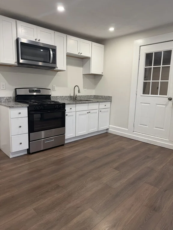 3 bed, 1 bath apartment for rent at 1 Rockdale Unit 2, Lowell — photo 3 of 10