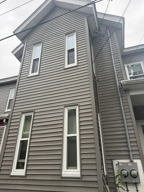 3 bed, 1 bath apartment for rent at 1 Rockdale Unit 2, Lowell — photo 1 of 10