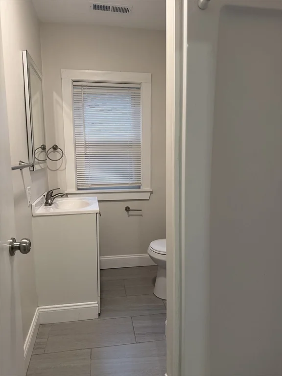 3 bed, 1 bath apartment for rent at 1 Rockdale Unit 2, Lowell — photo 9 of 10