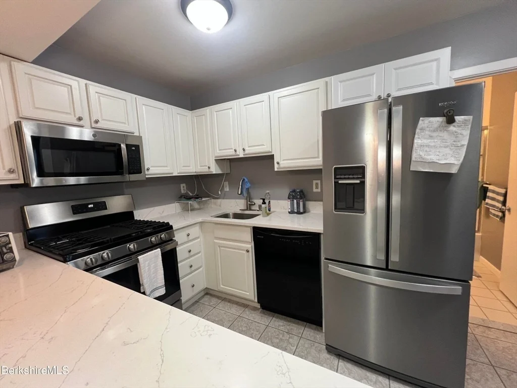 2 bed, 2 bath apartment for rent at 1 Rolling Hills Unit 10, Lenox — photo 12 of 19