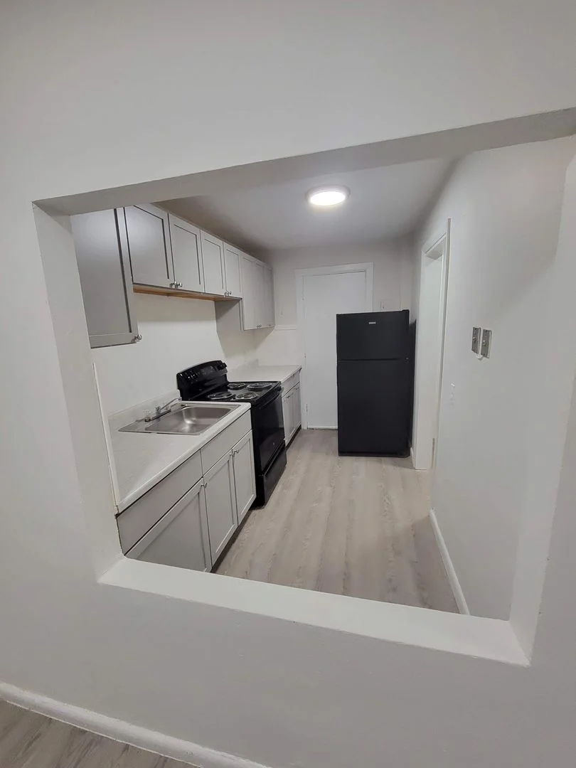 2 bed, 1 bath apartment for rent at 1 Rosa St Unit 203, Hyde Park — photo 1 of 5