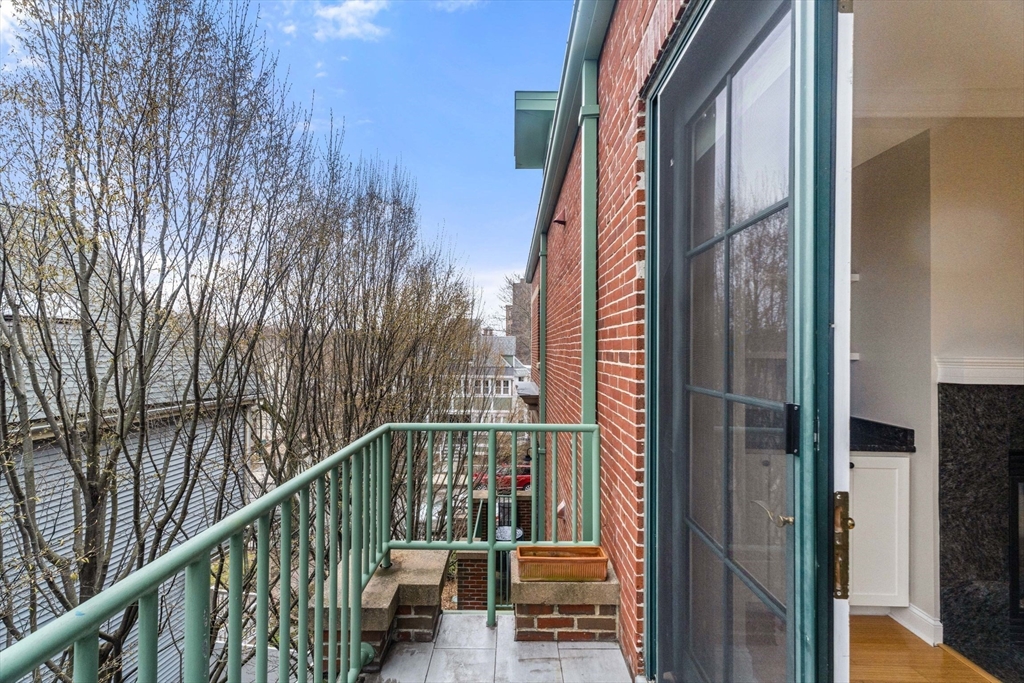 2 bed, 2 bath apartment for rent at 1 Russell St Unit 302, Cambridge — photo 4 of 21