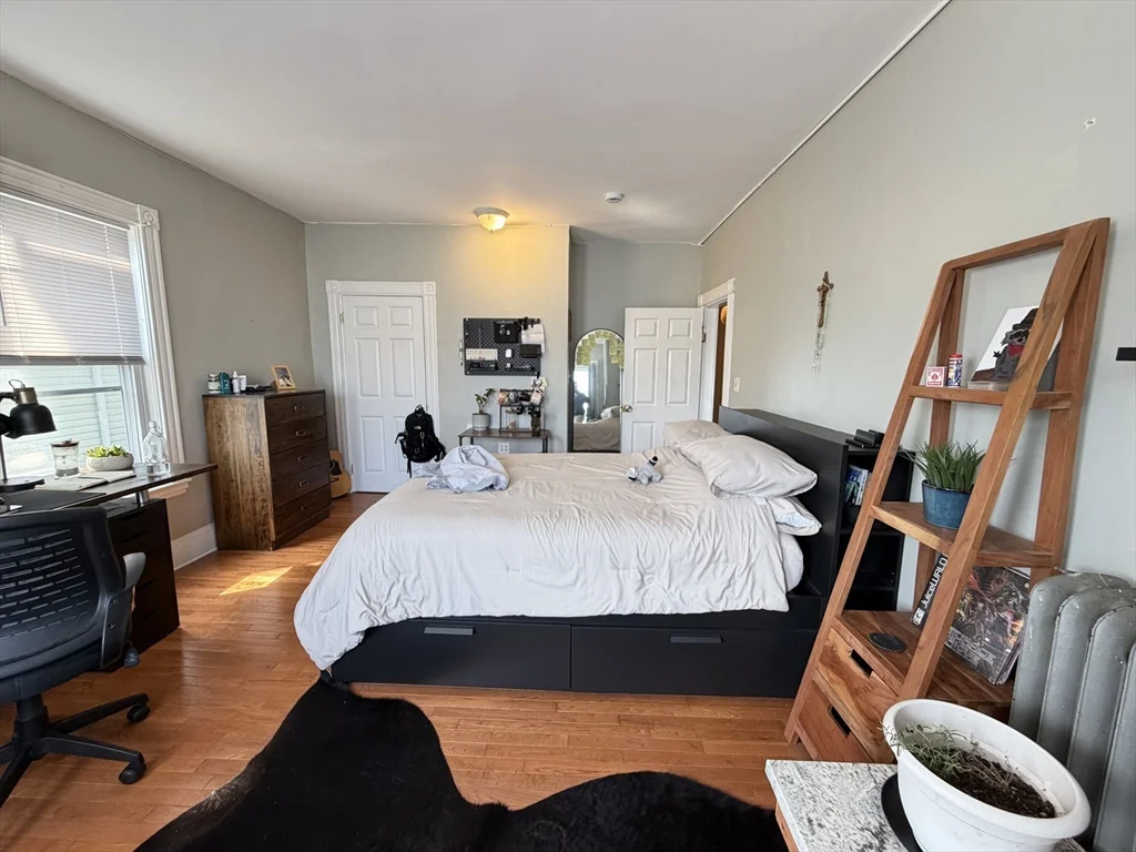 6 bed, 2 bath apartment for rent at 1 Sachem St , Unit 3, Mission Hill — photo 7 of 19