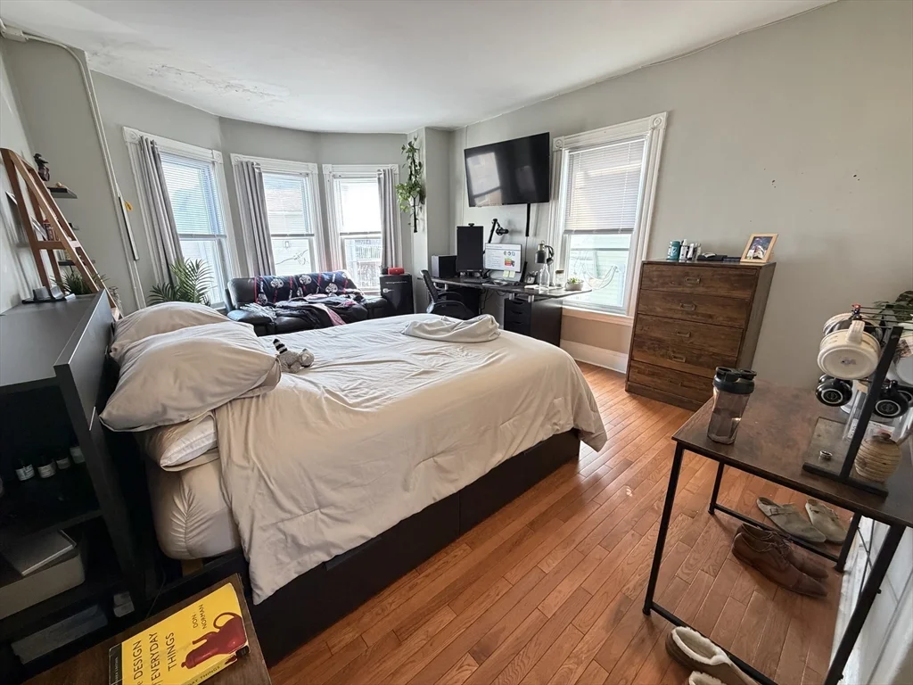 6 bed, 2 bath apartment for rent at 1 Sachem St , Unit 3, Mission Hill — photo 8 of 19
