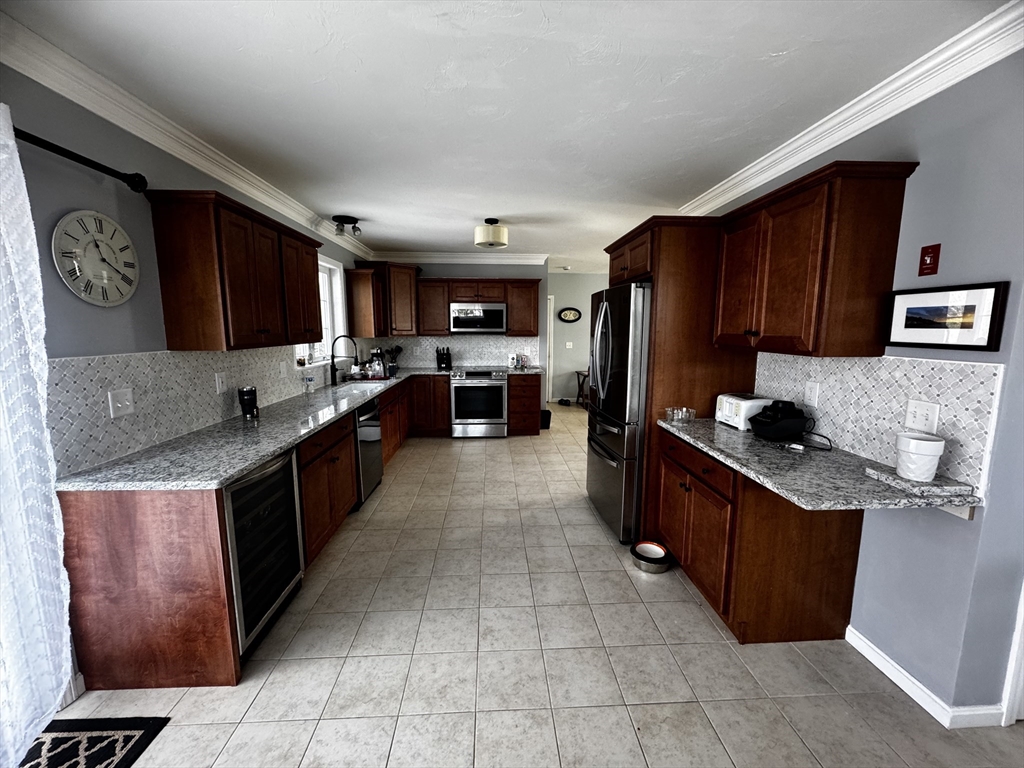 4 bed, 2 bath apartment for rent at 1 Saddlebrook Rd, Plainville — photo 2 of 2