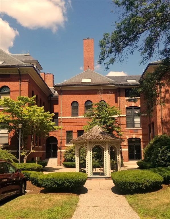 1 bed, 1 bath apartment for rent at 1 School St Unit 301, Arlington