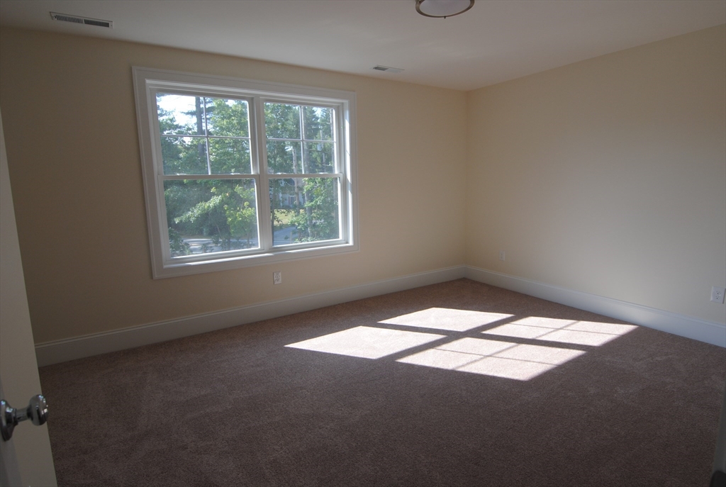 3 bed, 2 bath apartment for rent at 1 Scout Ln Unit 1, Nashua — photo 23 of 27