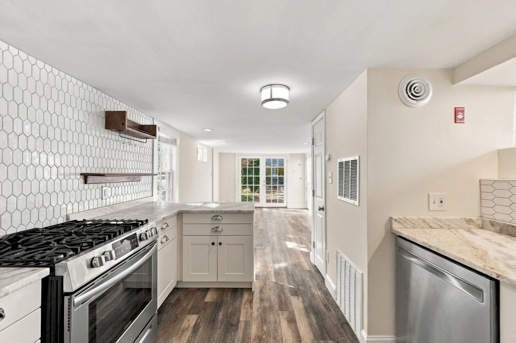 1 bed, 1 bath apartment for rent at 1 Selman St Unit 2, Marblehead — photo 8 of 29