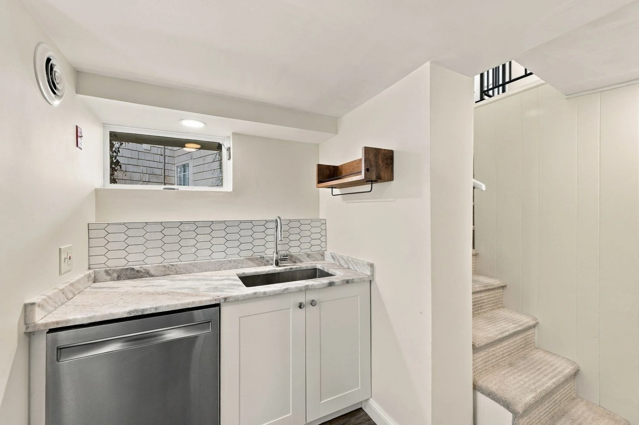 1 bed, 1 bath apartment for rent at 1 Selman St Unit 2, Marblehead — photo 12 of 29
