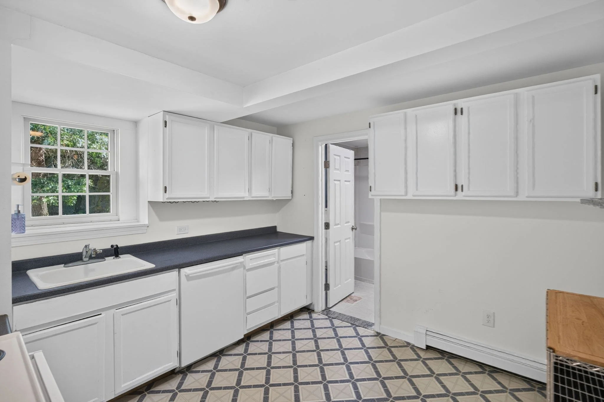 4 bed, 2 bath apartment for rent at 1 Seneca Ln Unit 1, Plymouth — photo 36 of 39